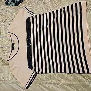 EUC Karl Lagerfeld short sleeve sweater size small